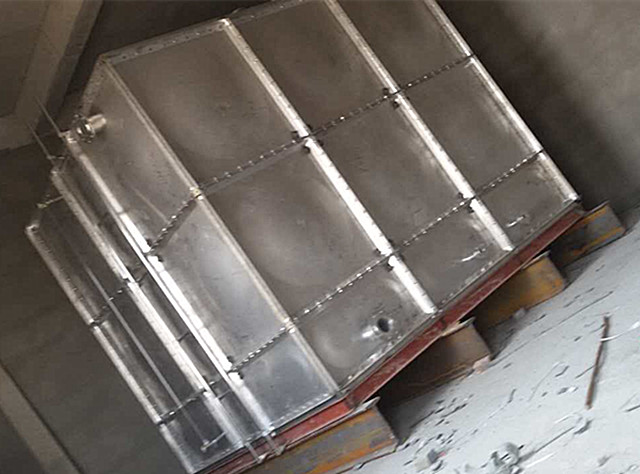 東營市河口區304不銹鋼水箱安裝現場