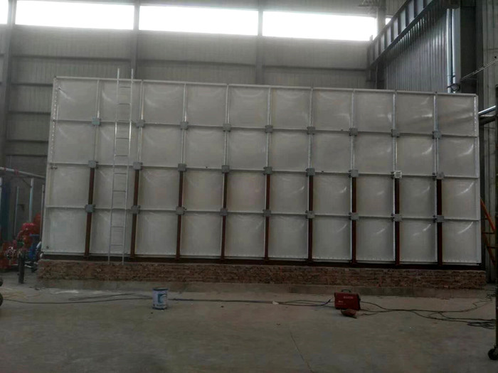 玻璃鋼水箱的規(guī)格由水箱板的尺寸來(lái)決定型號(hào)