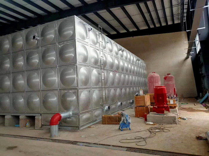 不銹鋼水箱內(nèi)部清理分兩次進行