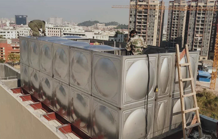 購(gòu)買(mǎi)不銹鋼水箱時(shí)應(yīng)該注意哪些？