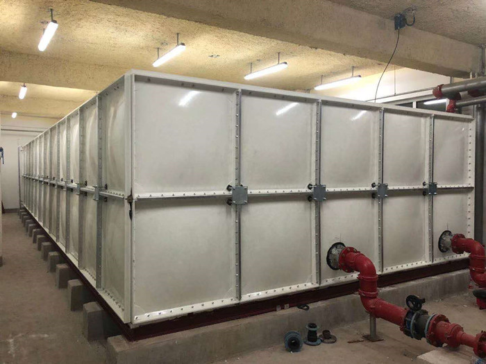 我們?cè)撛鯓舆x擇玻璃鋼水箱