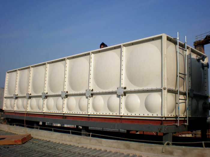 玻璃鋼水箱和其他鋼制水箱相比優(yōu)點(diǎn)在哪里?