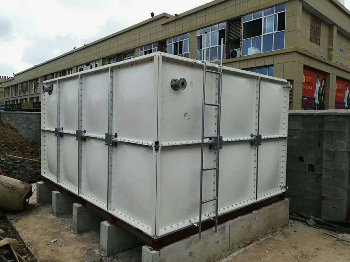 玻璃鋼水箱施工時(shí)應(yīng)注意什么?