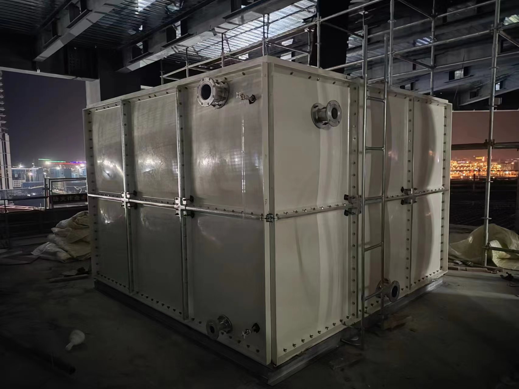 雄安新區(qū)18立方玻璃鋼水箱